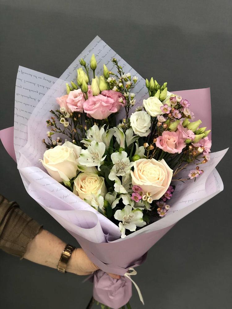 Букет цветов из: Альстромерии, Розы и Лизиантусы в Полазне