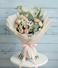Букет цветов из:  Розы и Лизиантусы в Полазне