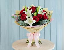 Букет цветов из:  Лилии и Розы в Полазне