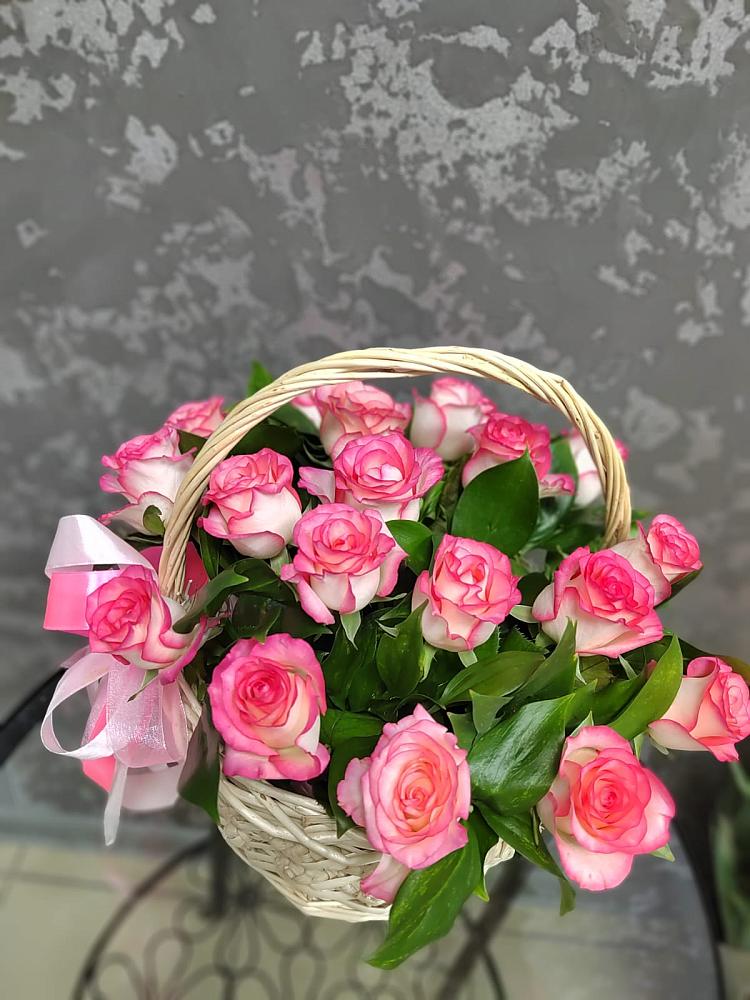Цветочная композиция из Розы в корзине в Полазне