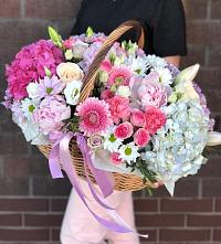 Композиция солнечный день в Полазне Цветочная композиция из Розы, Хризантемы, Пионы и Лизиантусы в корзине в Полазне