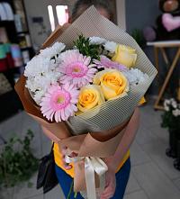 Букет цветов из:  Герберы, Розы и Хризантемы в Полазне