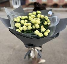 Букет Белые кустовые розы Солинеро в Полазне