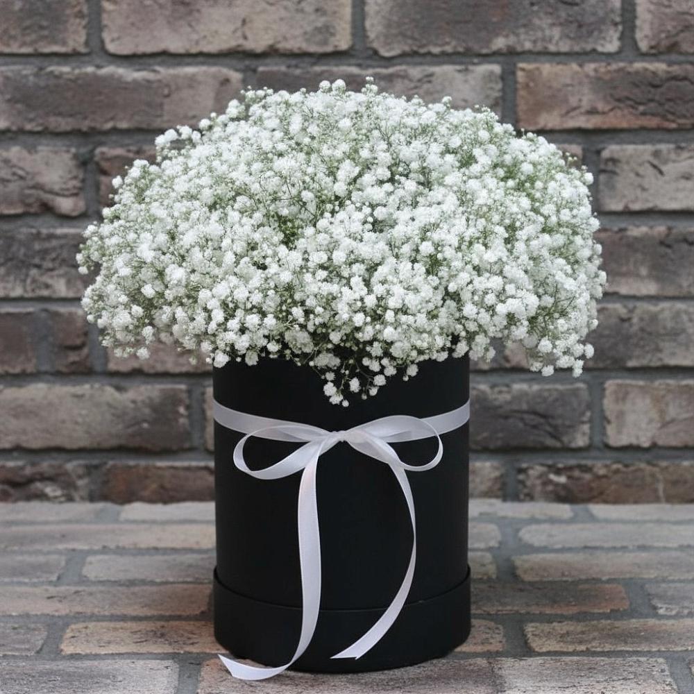 Цветочная композиция из Гипсофила в шляпной коробке в Полазне