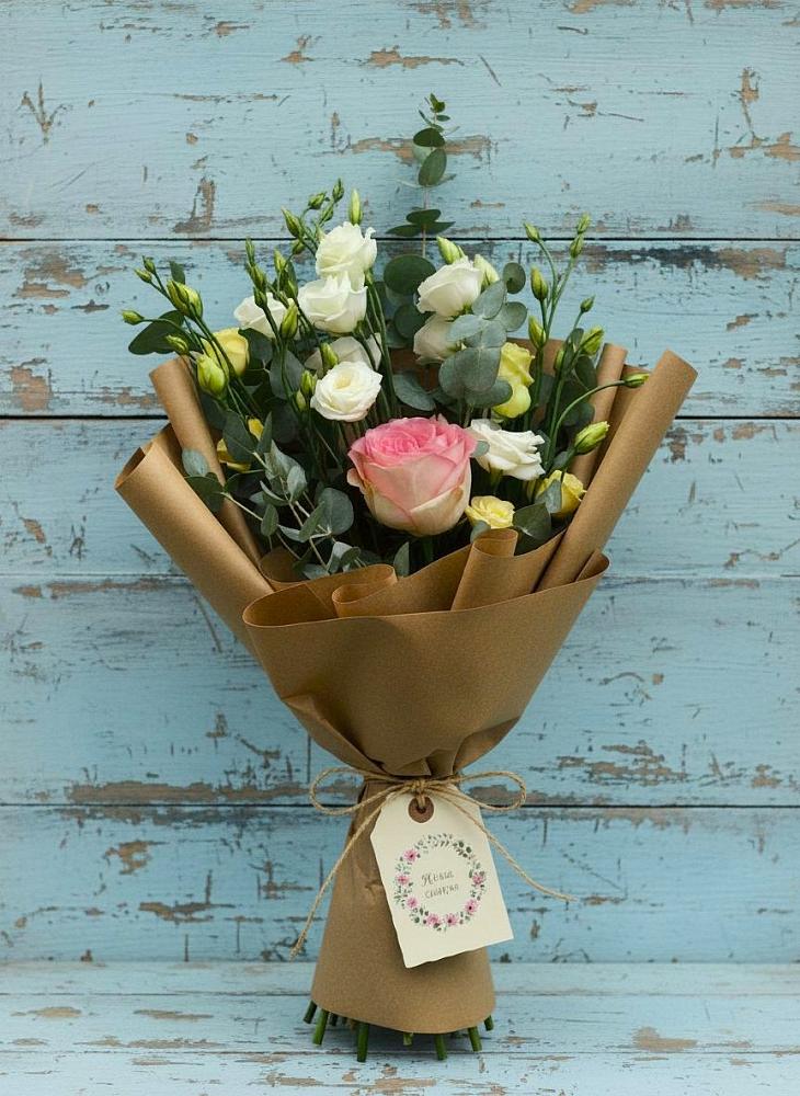 Букет цветов из: Розы и Лизиантусы в Полазне