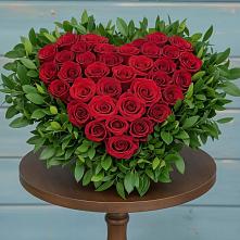 Цветочная композиция из Розы в виде сердца в Полазне