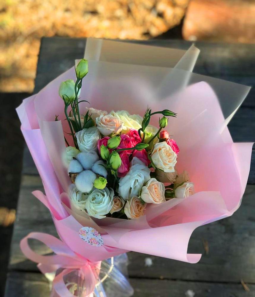 Букет цветов из: Розы и Лизиантусы в Полазне