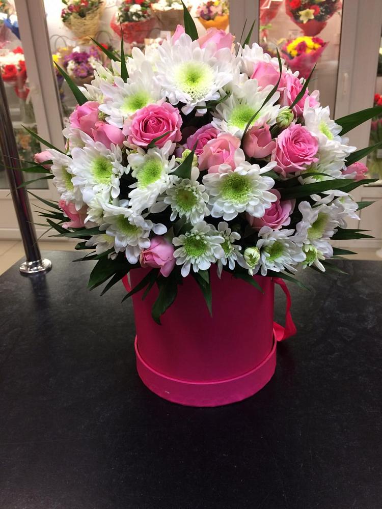 Цветочная композиция из Розы и Хризантемы в шляпной коробке в Полазне