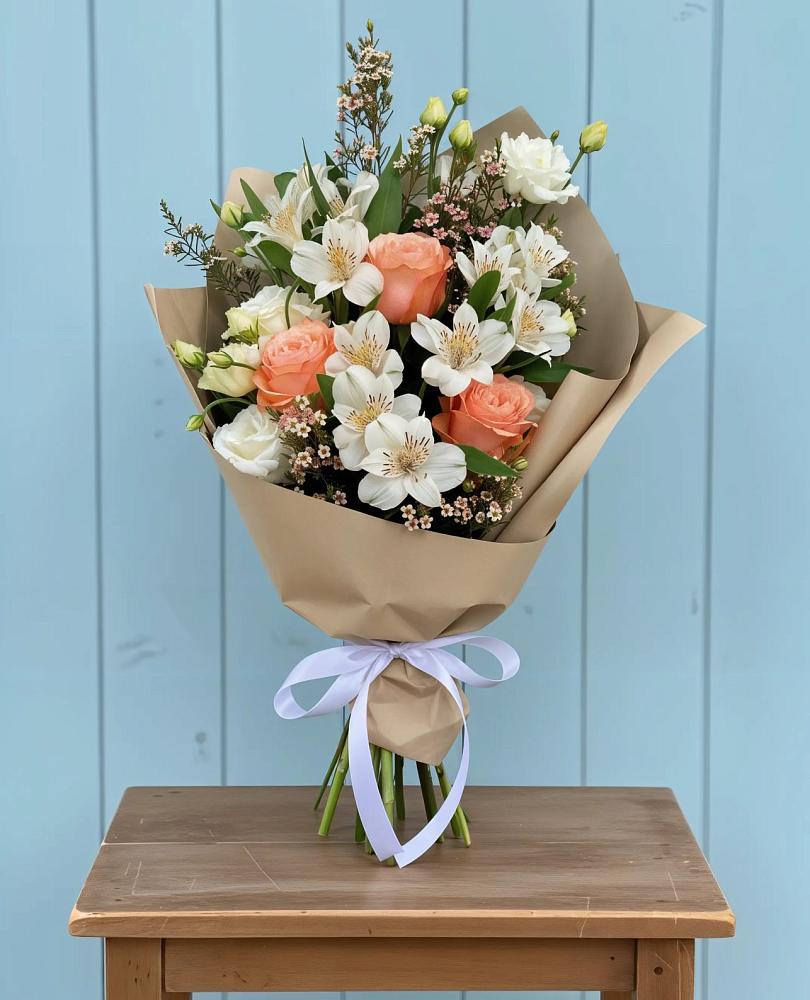 Букет цветов из: Альстромерии, Лизиантусы, Розы и Хризантемы в Полазне