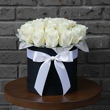 Цветочная композиция из Розы в шляпной коробке в Полазне