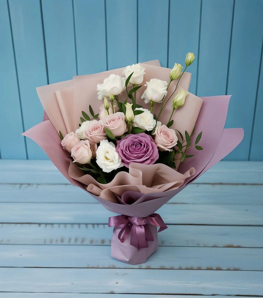 Букет цветов из: Розы и Лизиантусы в Полазне