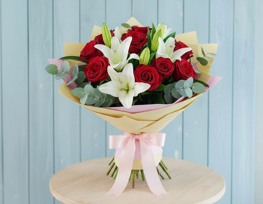 Букет цветов из: Лилии и Розы в Полазне